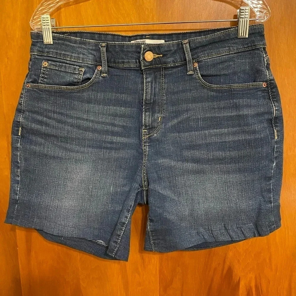 Levi Strauss Signature Jean Shirts Mid Rise Shorts, Size 10